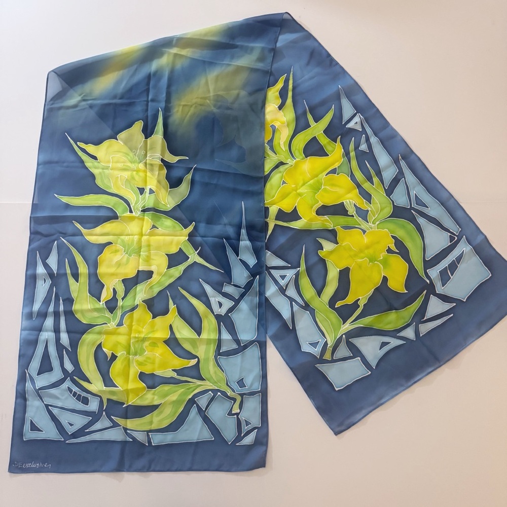 DE Exclusive Scarf with Hand Painted Detail